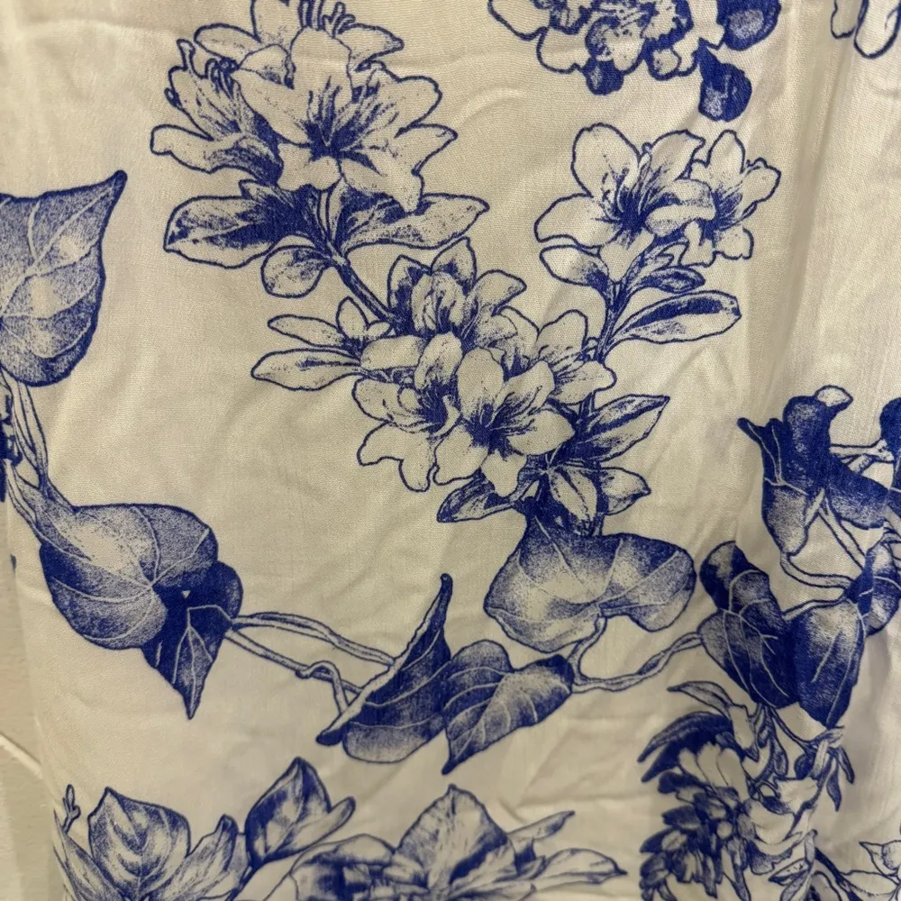 NWT Lulus Garden Bloom Blue and White Floral Print Ruffled Shift Dress - Image 8