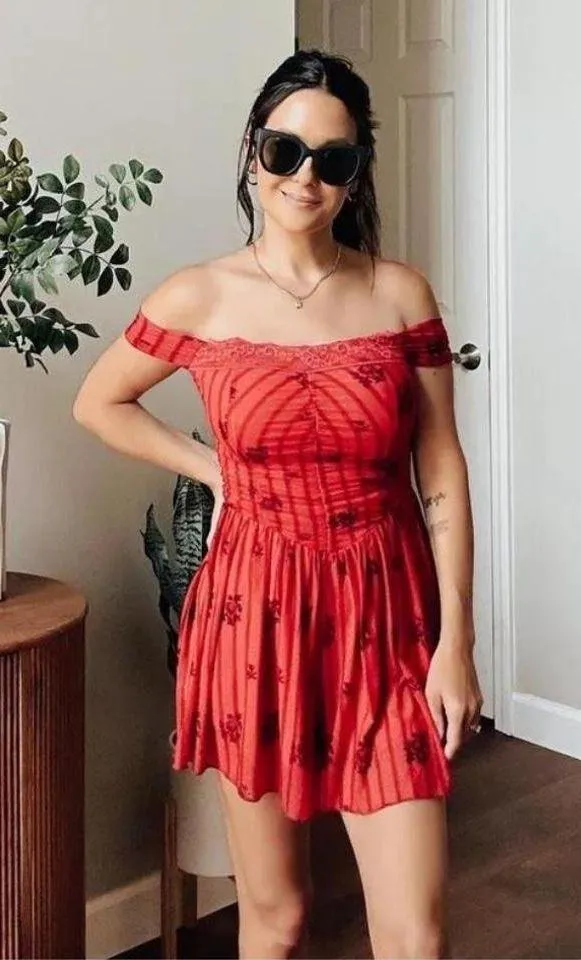 Urban Outfitters Kimchi Blue Bey Lace-Trim Floral Romper in Red Size XS - Image 5