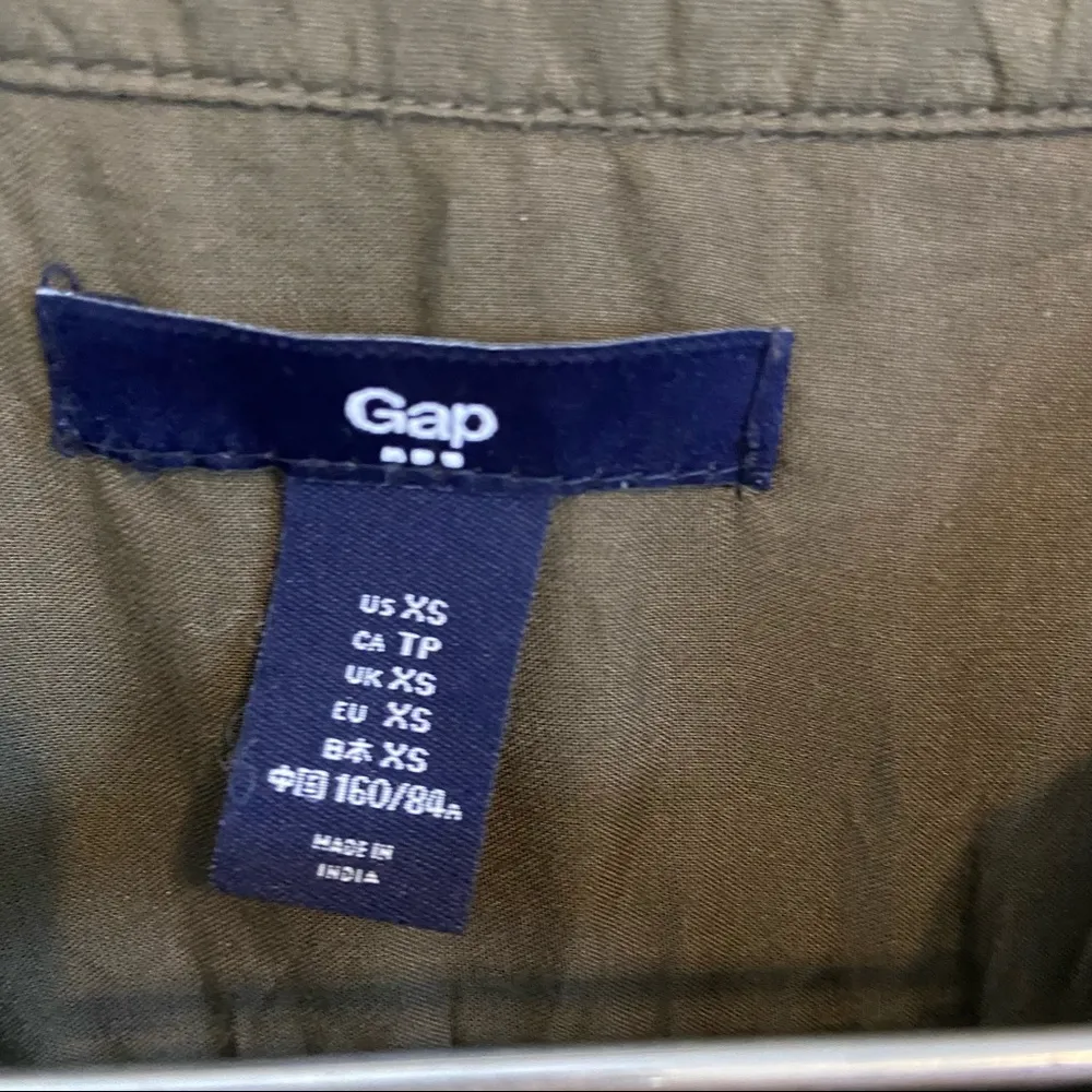 Gap Dark Olive Long Sleeve Half Button Down Blouse. Size XSmall. EUC - Image 10