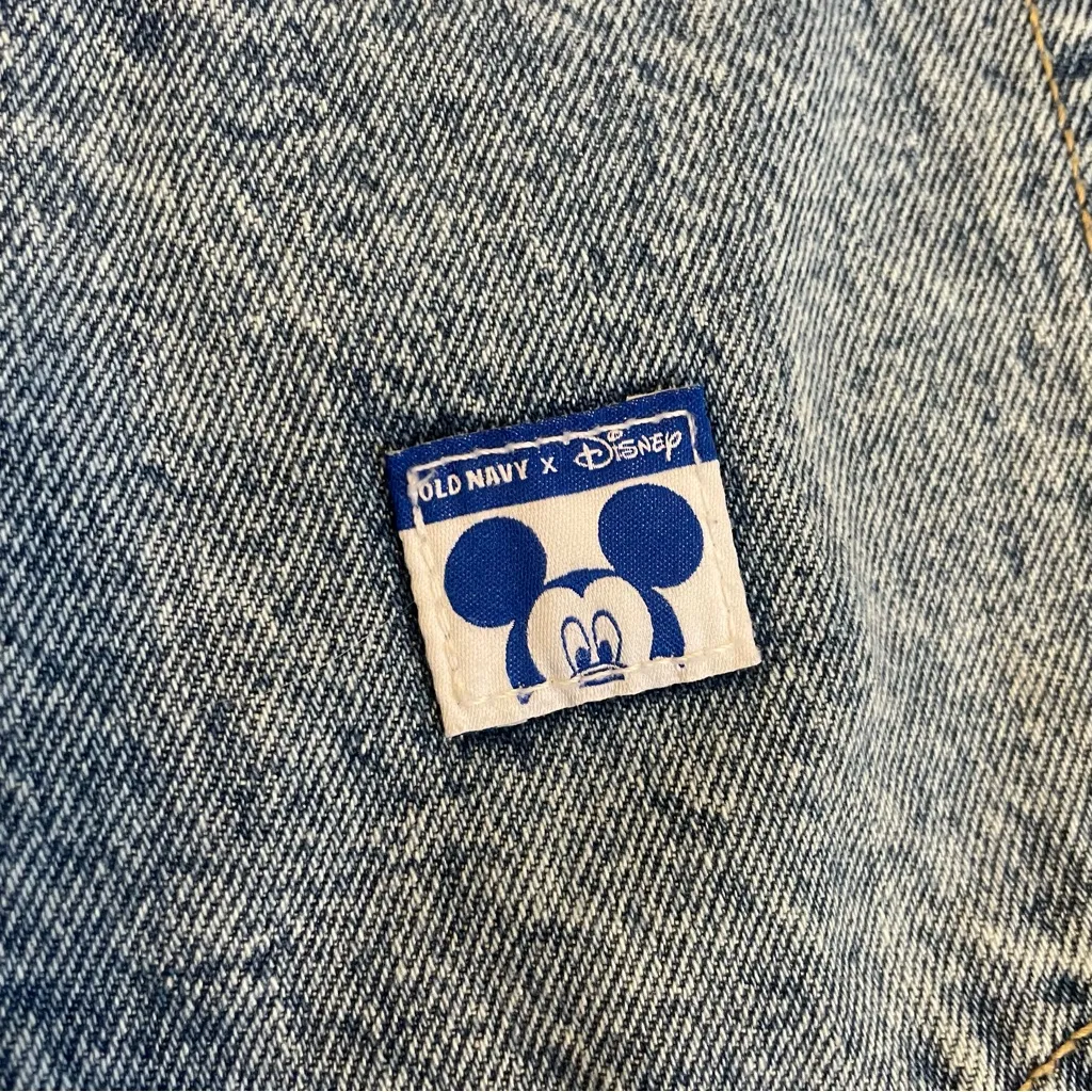 Old Navy x Disney embroidered cutoff high rise shorts - Image 3