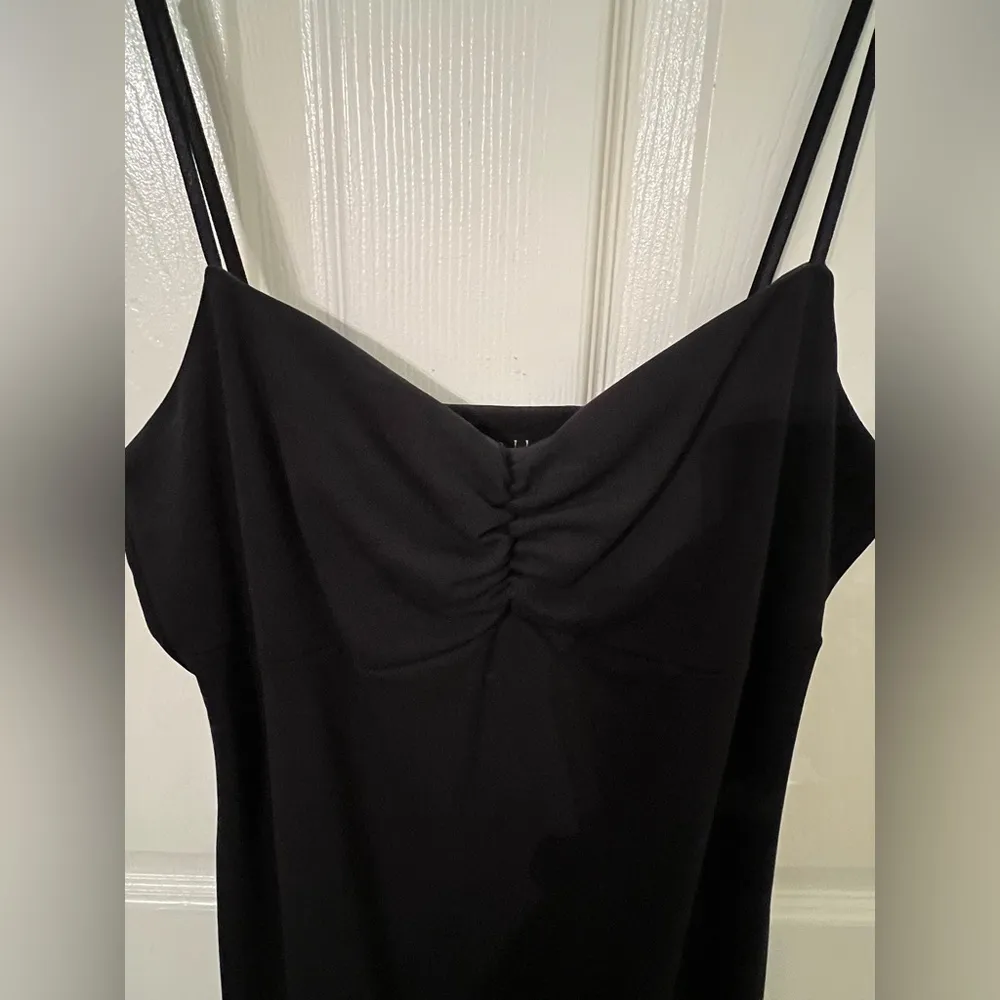 Black dress with ruffles at the bottom. Size M - Image 3
