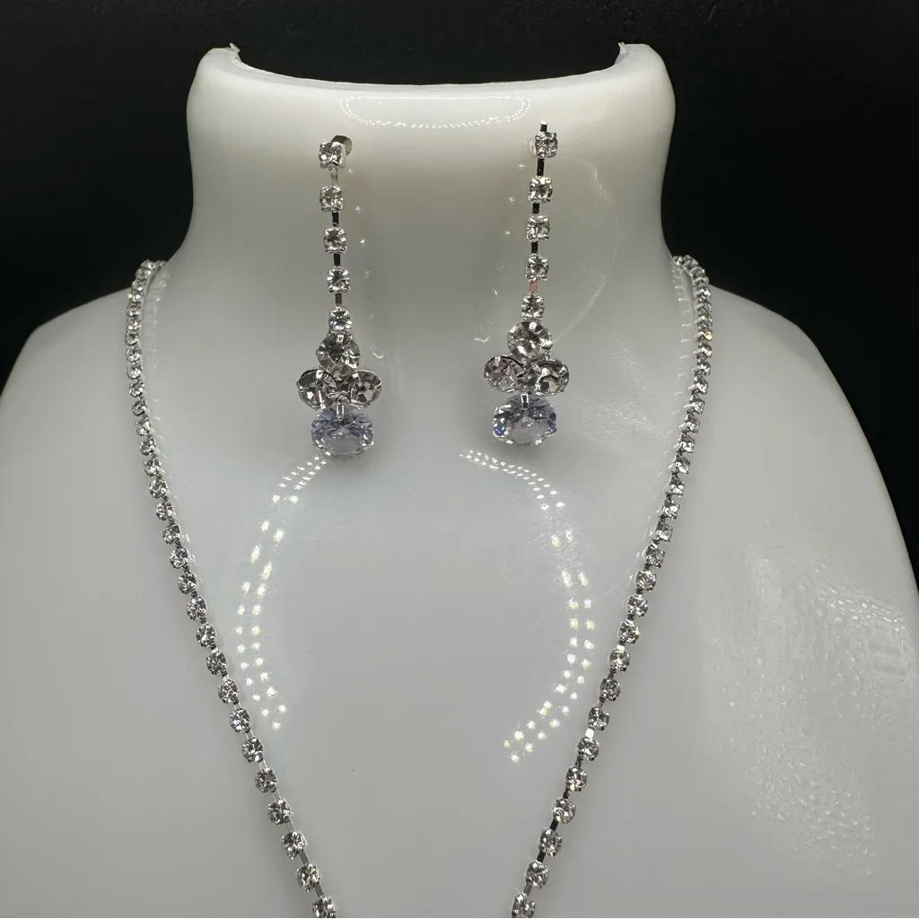 Elegant Silver Jewelry Set with Rhinestone Crystals - Image 3