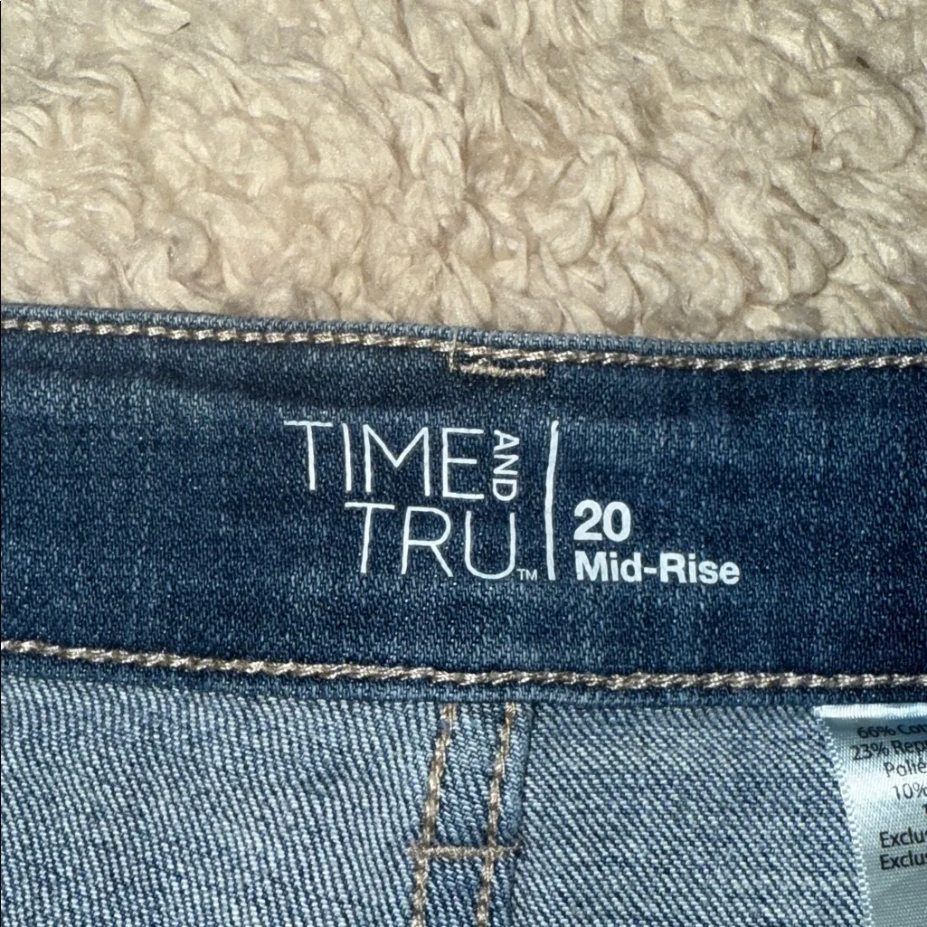 Women’s Time & Tru Shorts Size undefined - Image 3