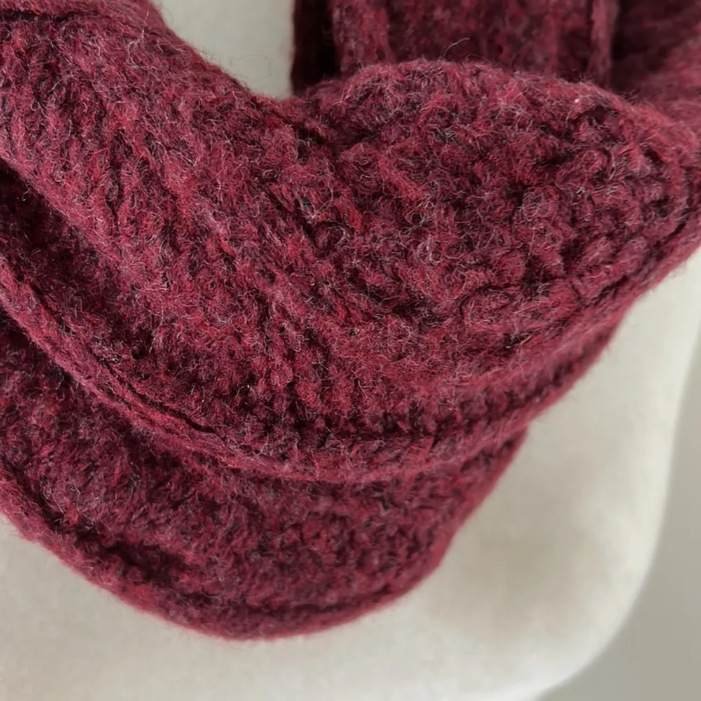Old Navy Heathered Plum Acrylic Cable Knit Infinity Scarf - Image 2