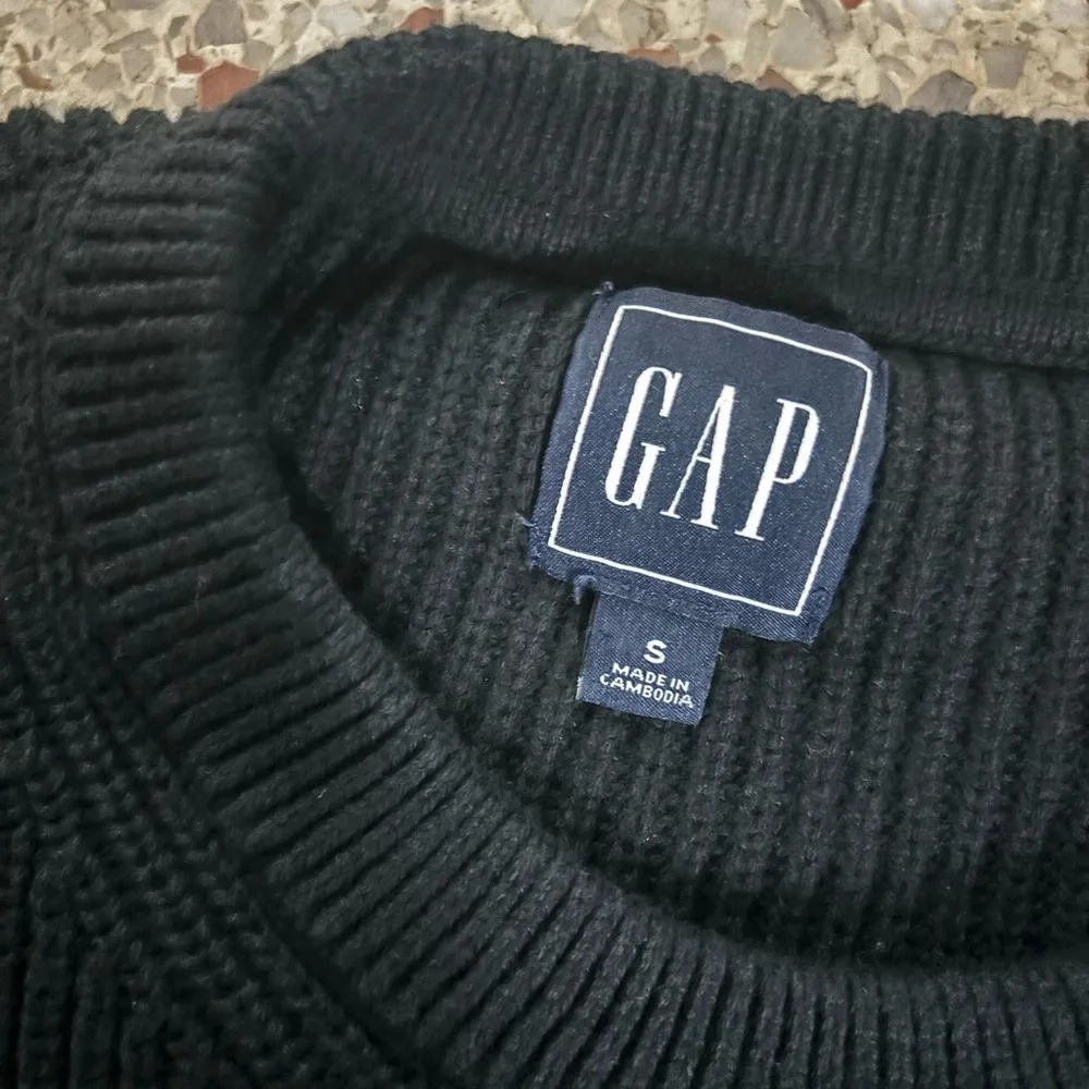 Gap Sweater for women small black - Image 2