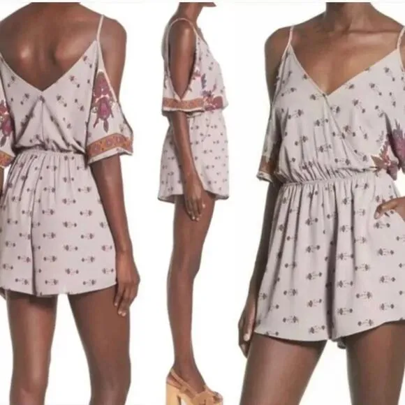 ASTR The Label Mauve Purple Floral Paisley Print Cold Shoulder Romper Size M - Image 2