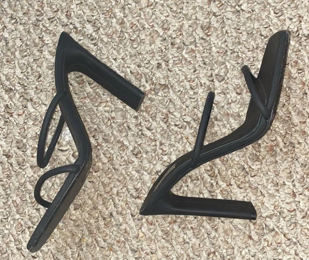 Yeezy | Season 8 Minimal Sandal - Image 6