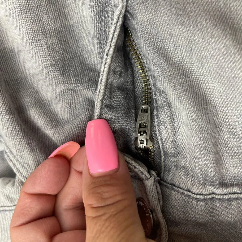 Juicy Couture Light Gray Distressed Skinny Jeans - Image 10