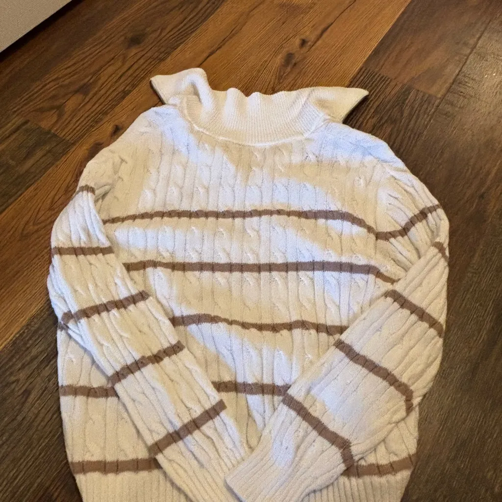 Hollister Cream and Brown Cowl Neck Sweater - Image 2