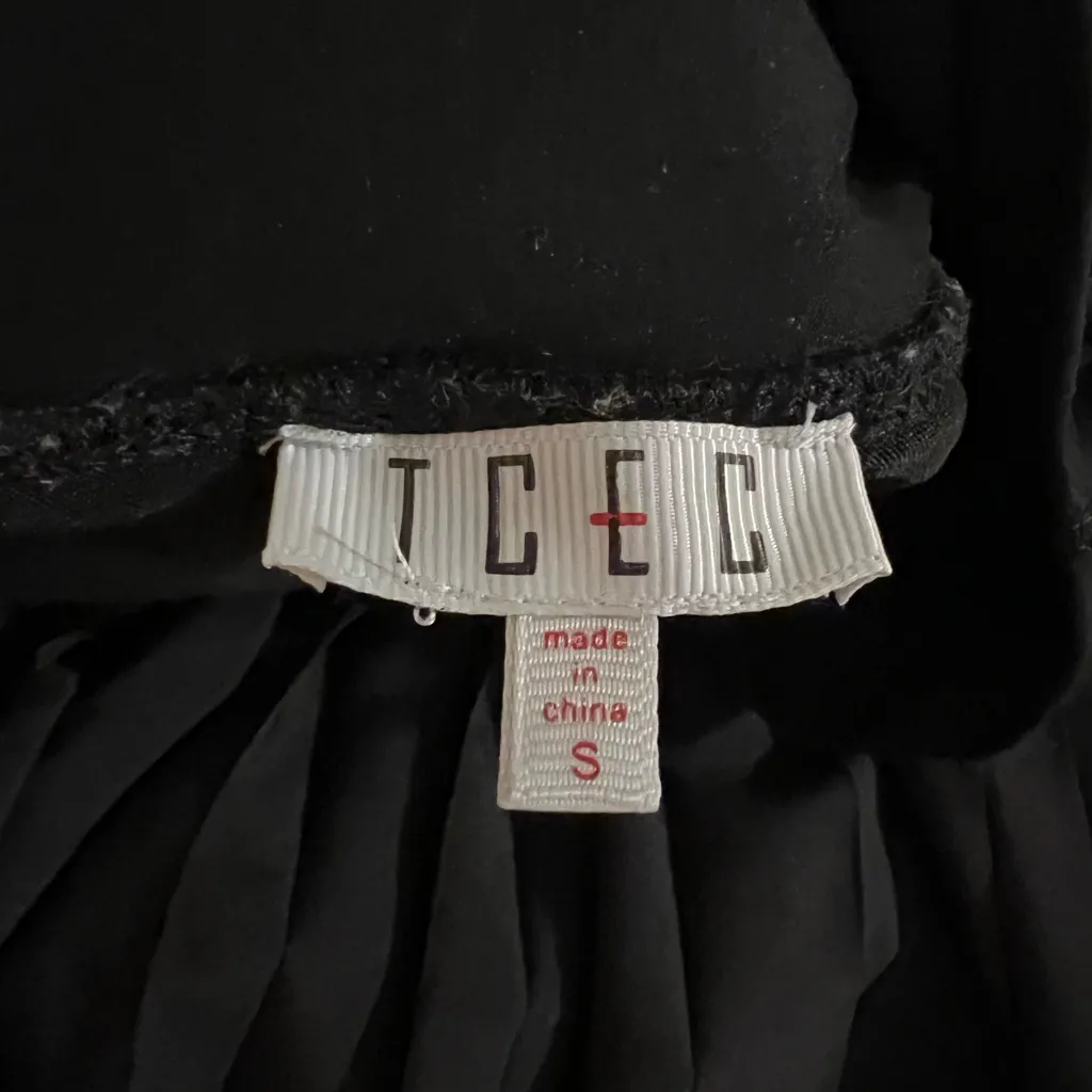 Elegant Black Pleated Gym Skirt - Image 5