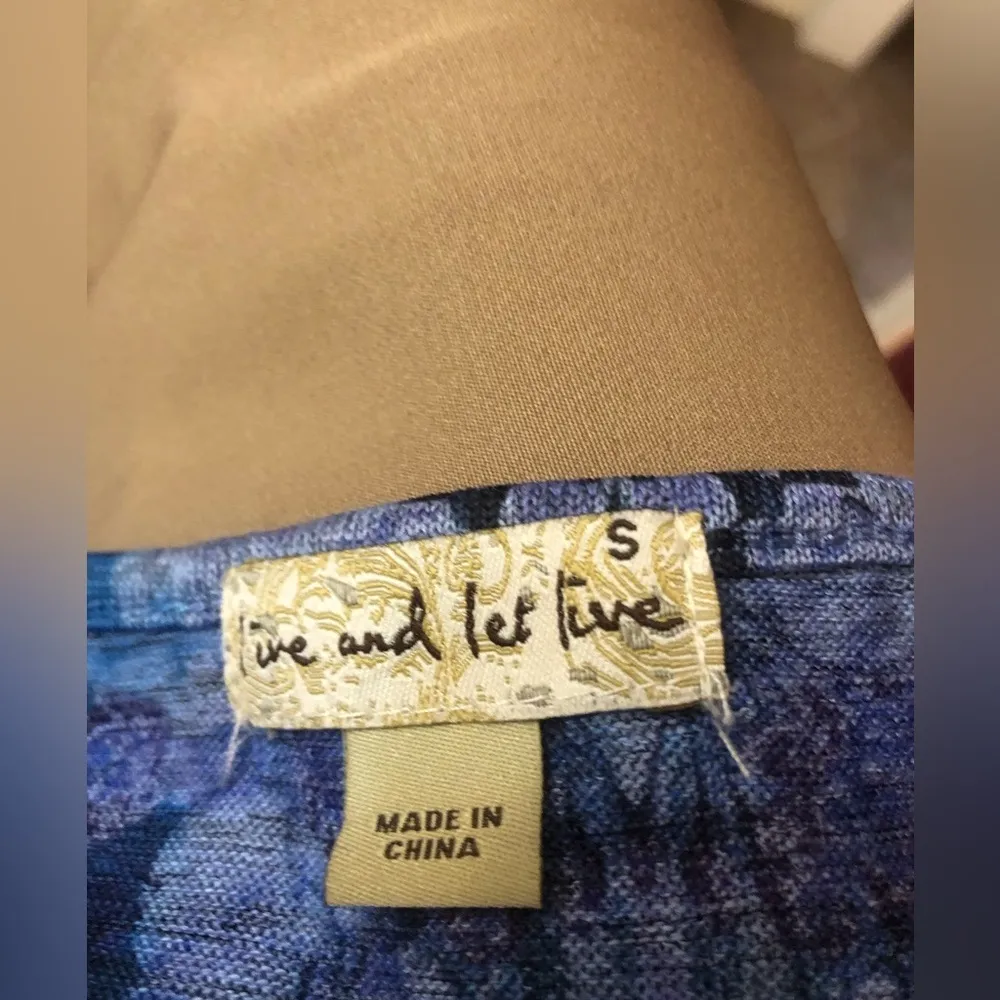 Live and let live  Tunic Top Blouse Size Small - Image 6