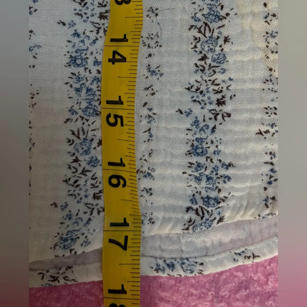 Love Notes Cream and Blue Patterned Button-Down Cropped Shirt‎ Size Large EUC - Image 6