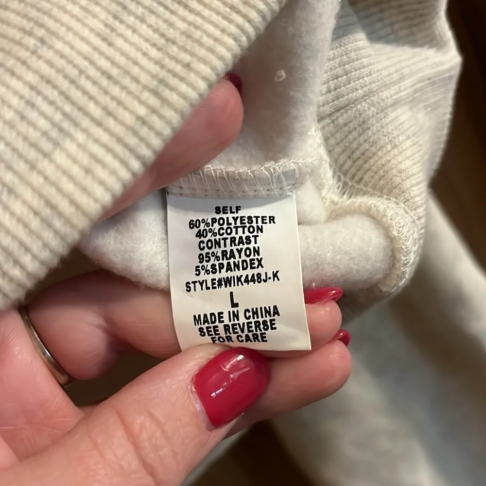 Kittenish Light Heathered Gray Cropped Crewneck Sweatshirt NWT Large - Image 4