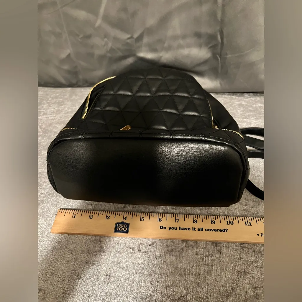 Im Backpack Black Quilted mini backpack Zipper Pockets - Image 6