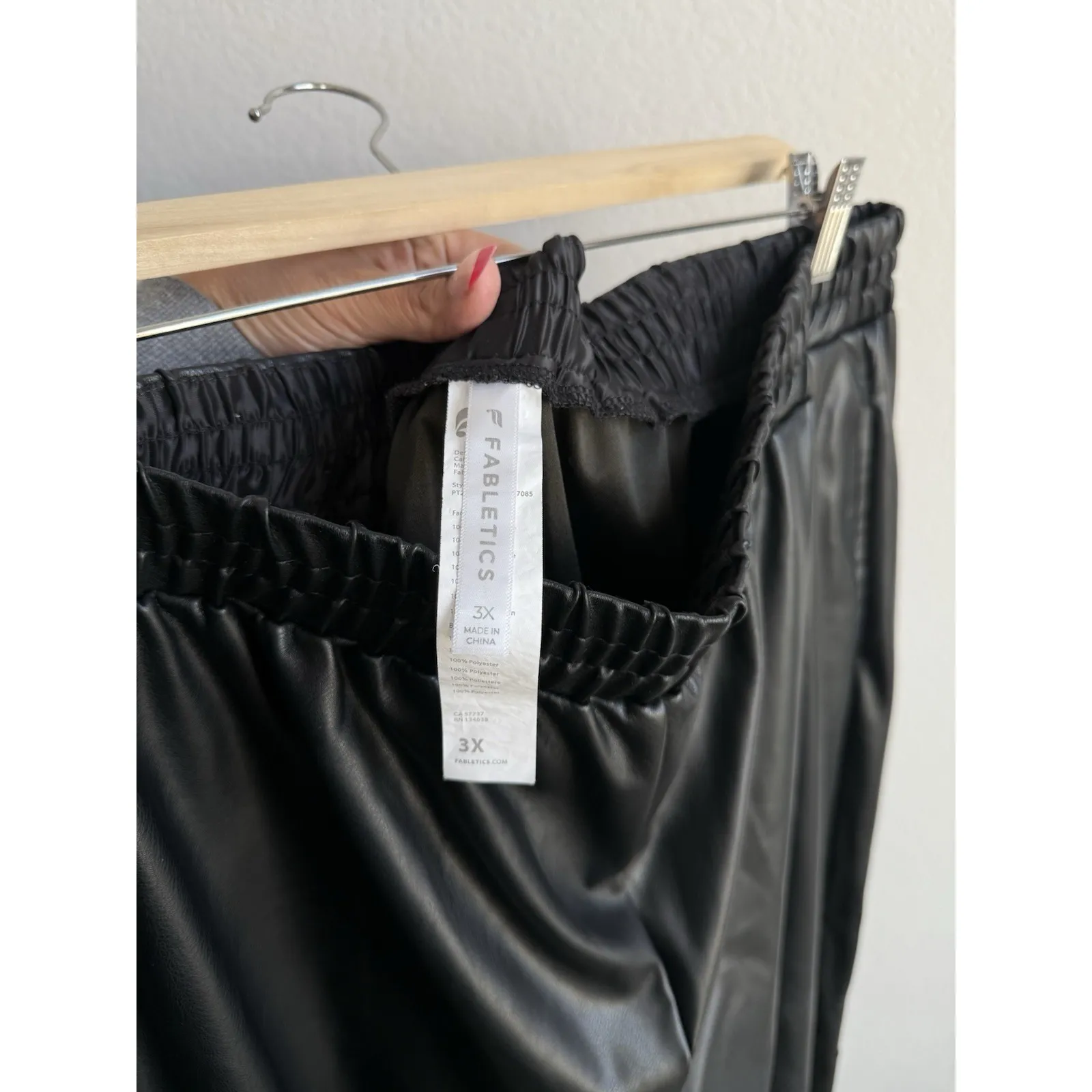 Fabletics Jogger Pants Women's 3X Black Vegan Leather High Waisted Pull On Relax - Image 10