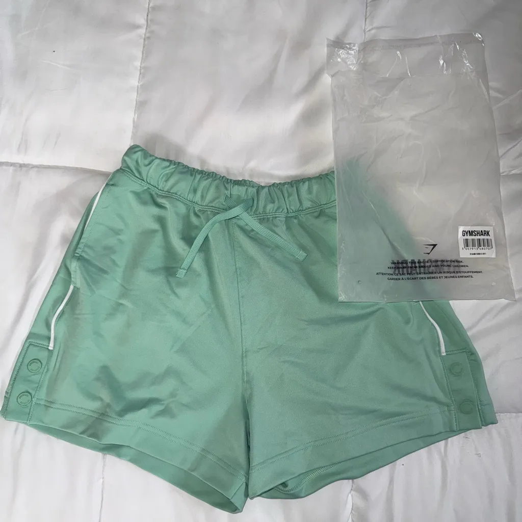 NWT GYMSHARK Recess shorts size small - Image 2