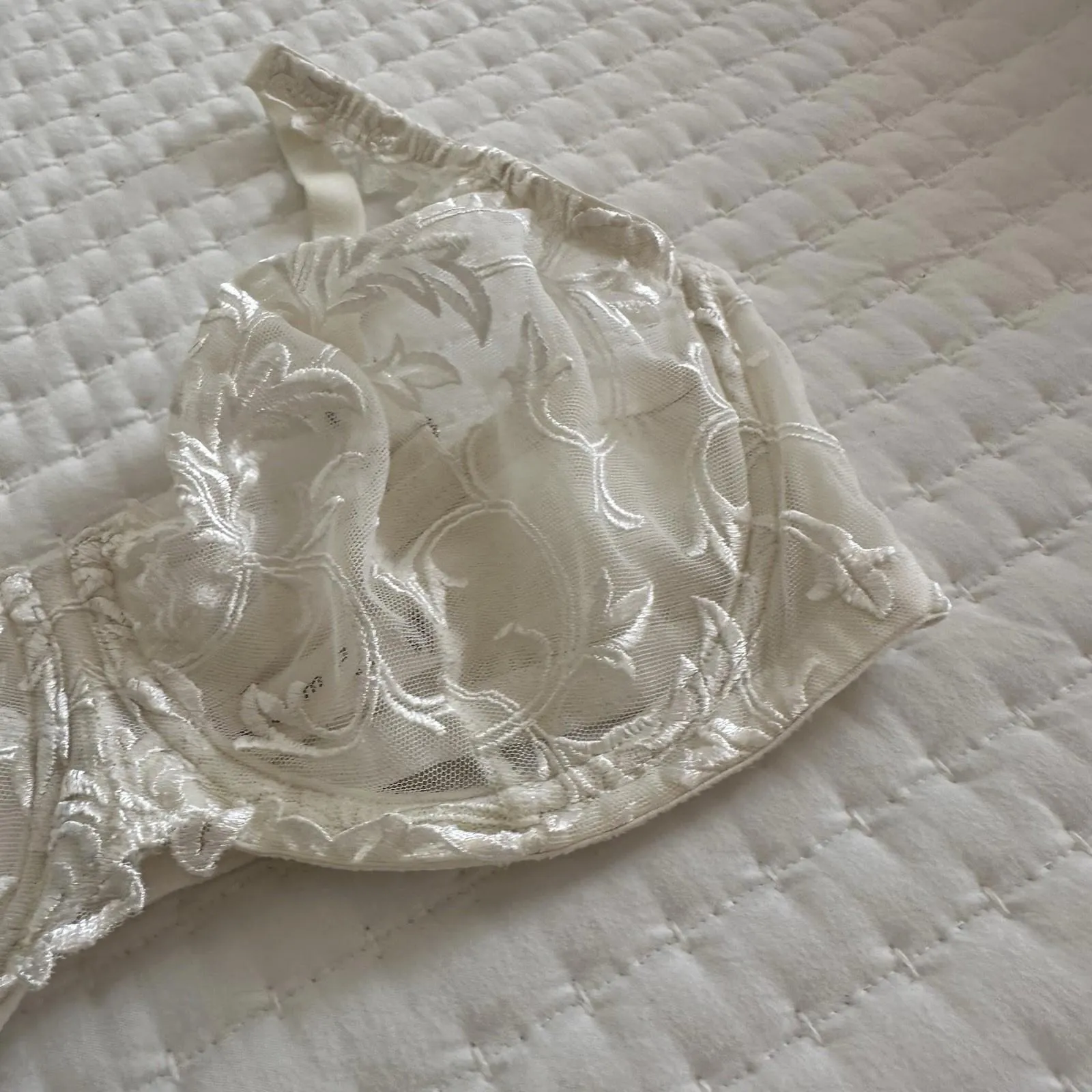 Soma Ivory Embroidery Lace & Mesh Semi Sheer Unlined Bra 36D Underwire Size undefined - Image 12
