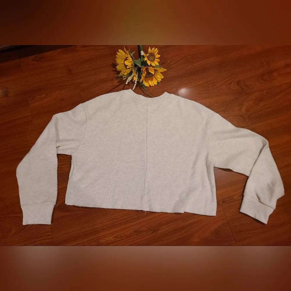 ZARA  Off White Crop Top Sweater Size L - Image 2