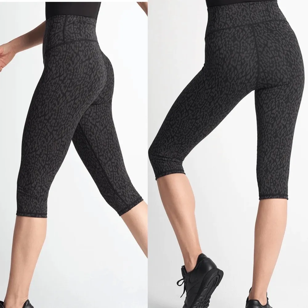 Yummie Reversible Talia Capri Shaping Cotton Stretch Leggings: Black Ocelot - Image 3