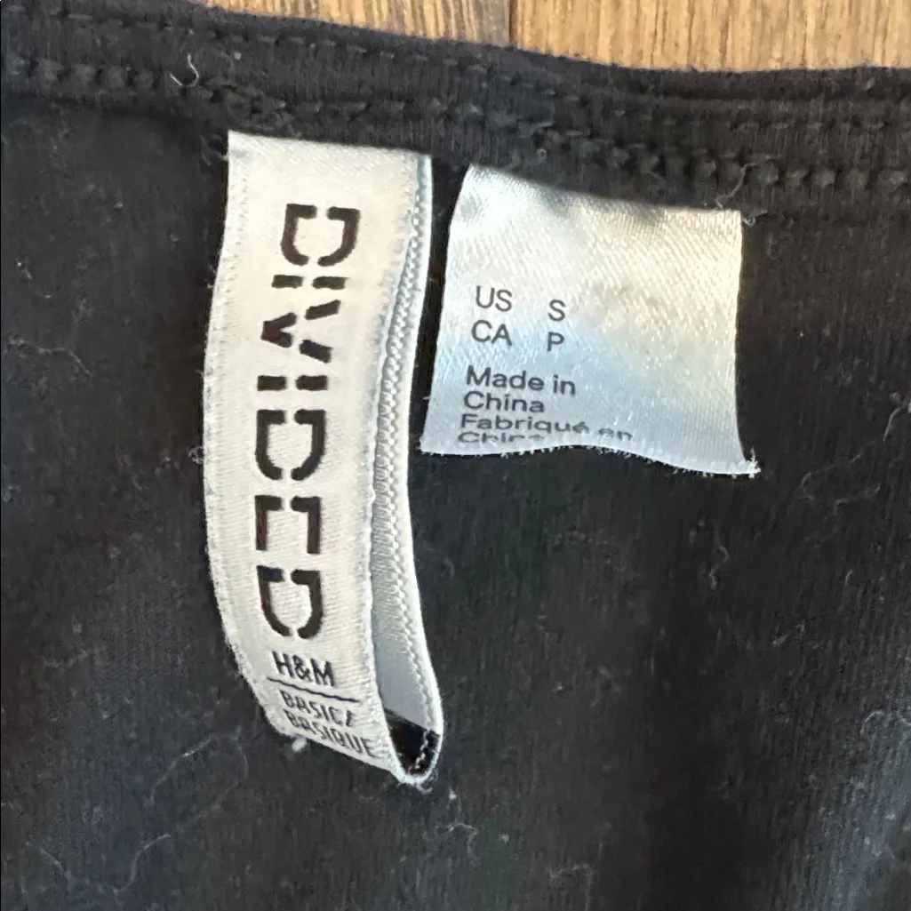 Black Long Sleeve V-Neck Top. size small. - Image 2