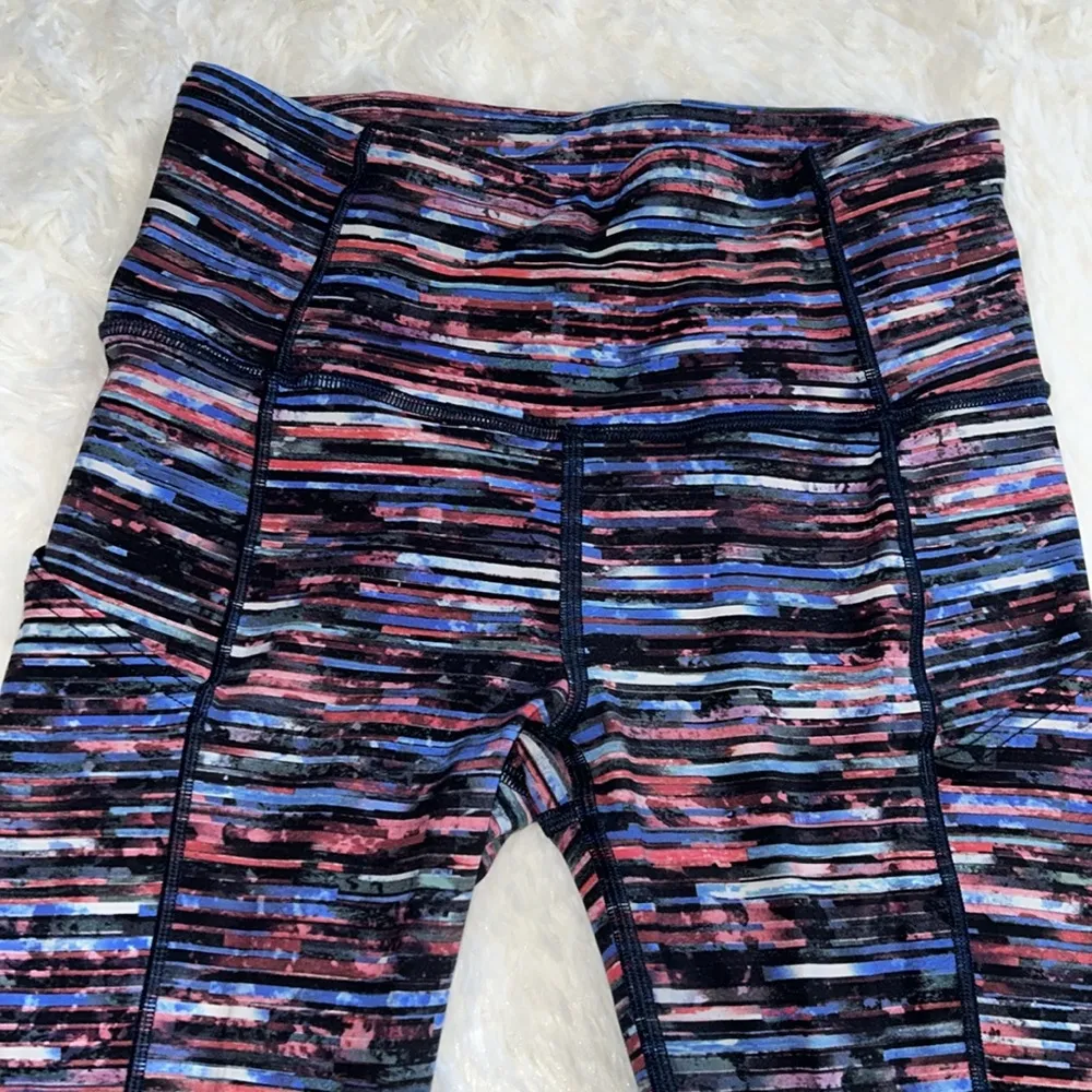 Fast & Free Leggings 25” Color Hinshu Alpine White Multi Size 4 EUC - Image 6