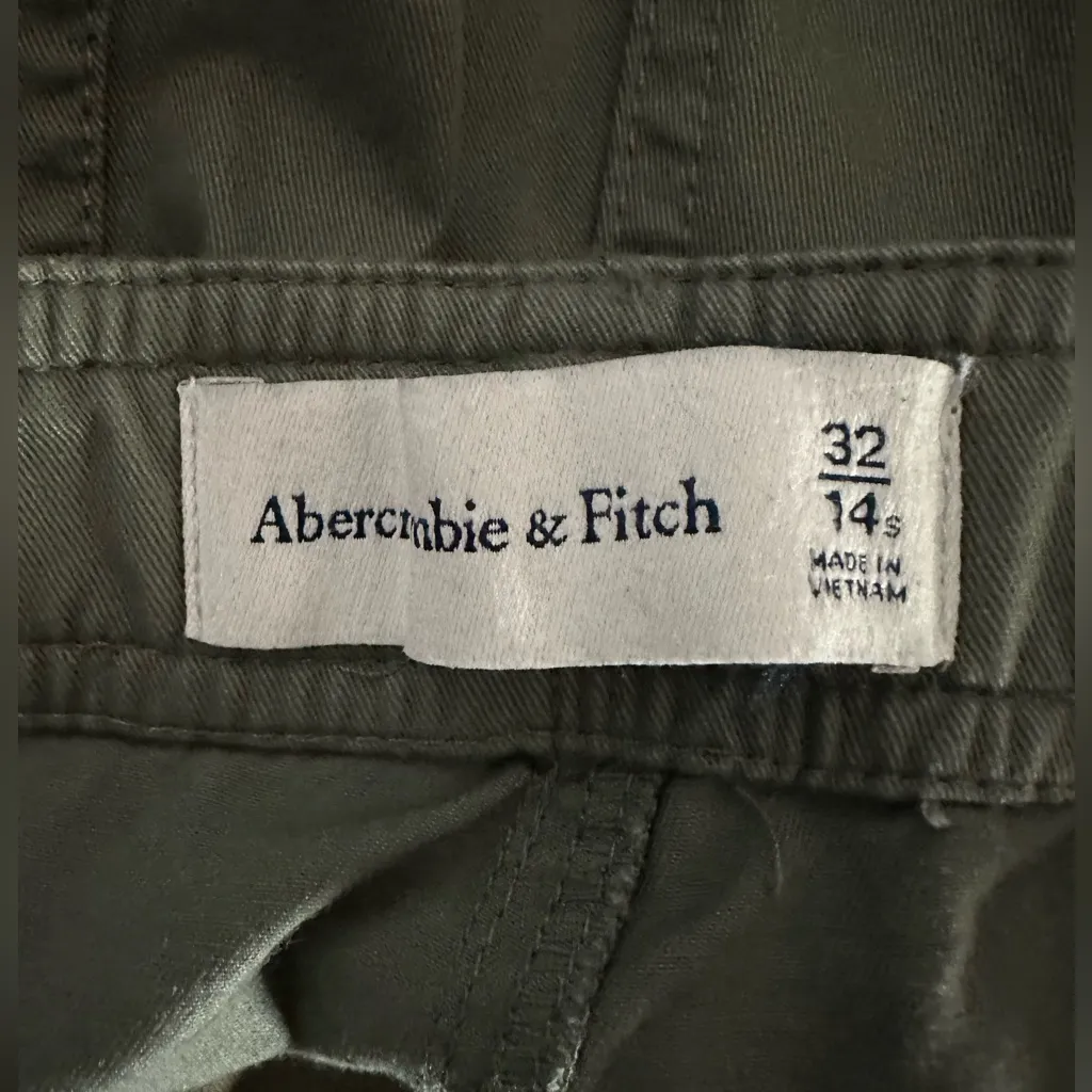 Abercrombie and Fitch Relaxed Cargo Pants Olive Size 32/ 14 Short - Image 12