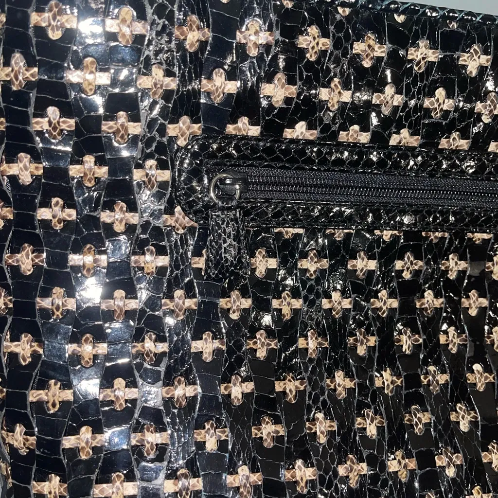 Snakeskin print black woven tote bag purse EUC - Image 3