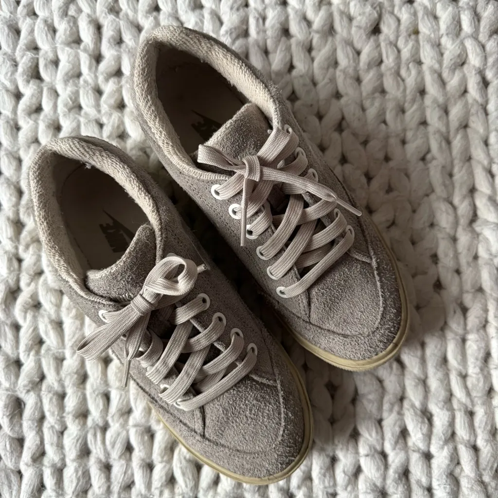 Nike Women’s GTS 97 Koromogae Sneaker, size 6 - Image 3