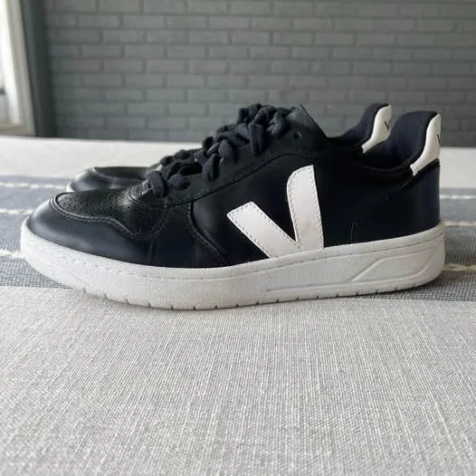 Veja V-10 LEATHER Black White Womens Size 9 - Image 4