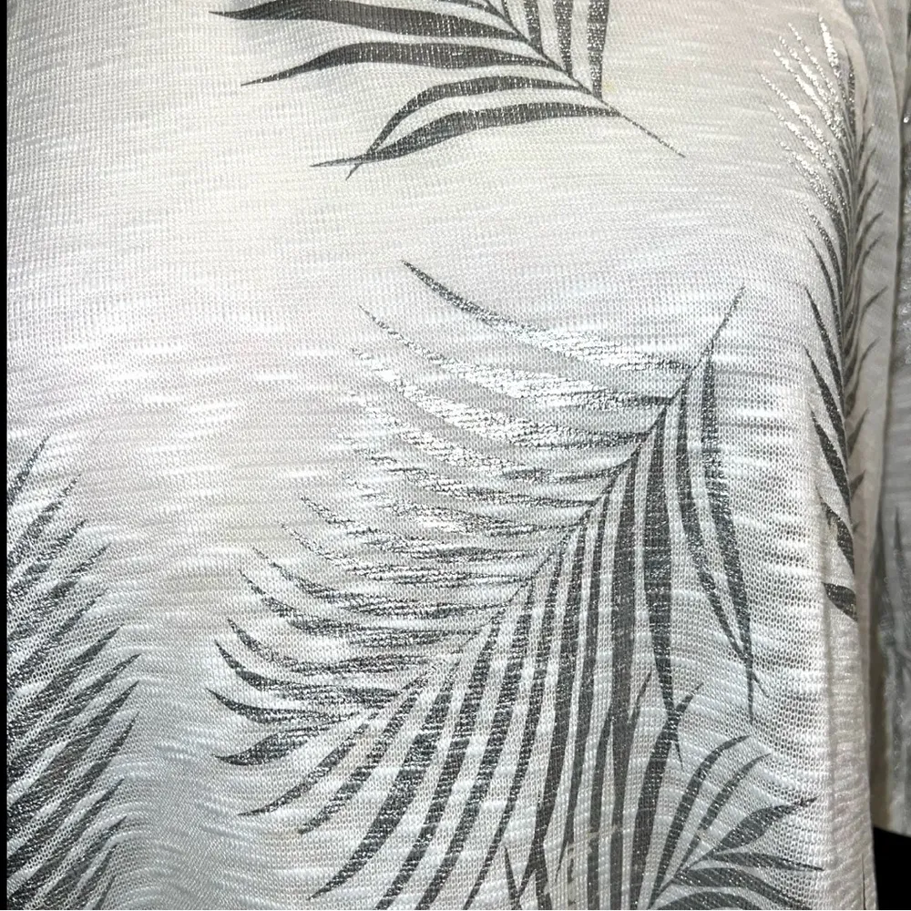 silver and white tie side hem top Size M - Image 4