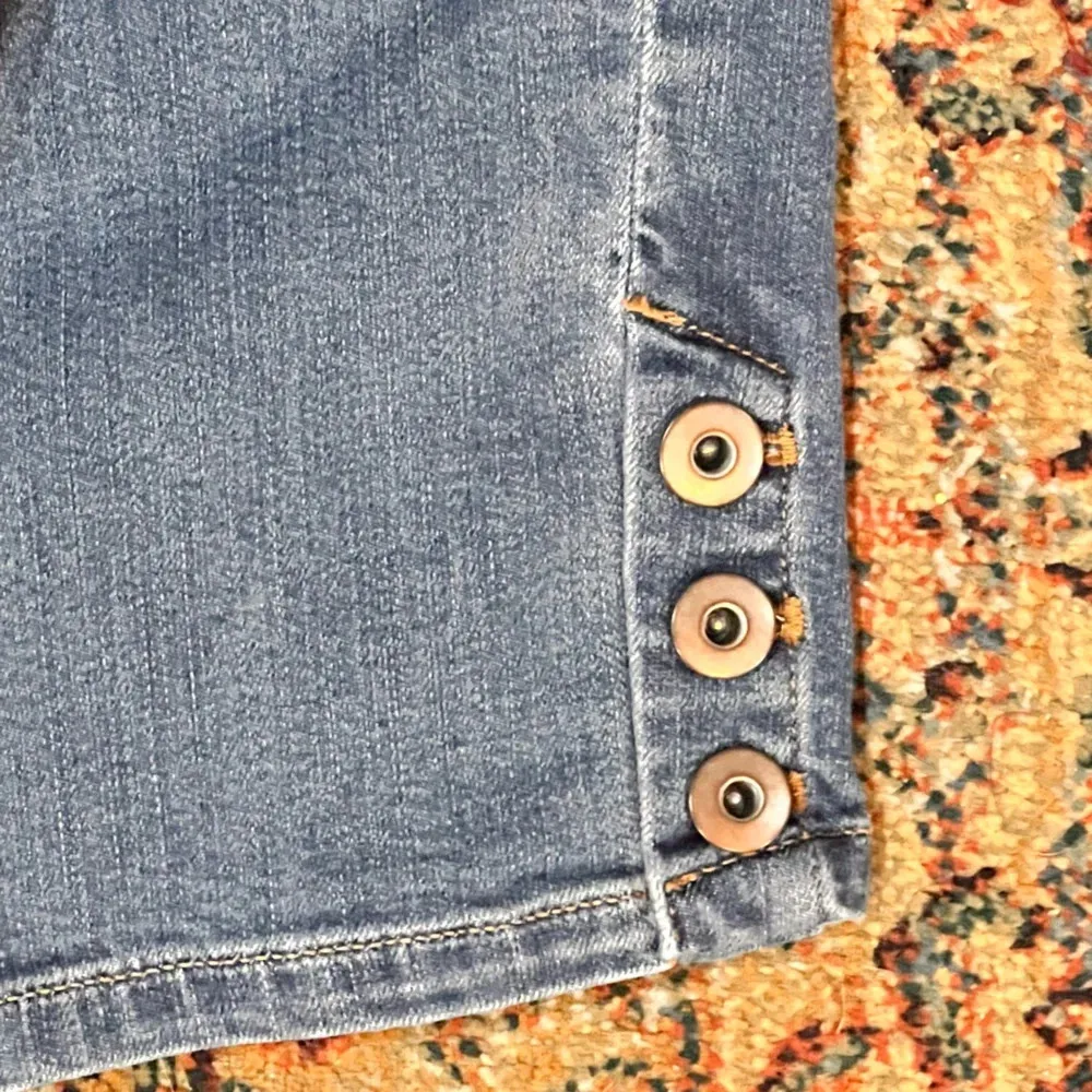 FINAL PRICE Ladies J. Jill Light Wash Jeans Blue Size 8 - Image 9