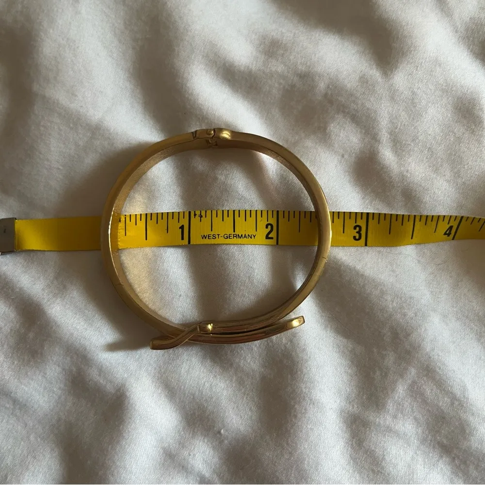 Engraved 24k floral buckle bracelet - Image 10