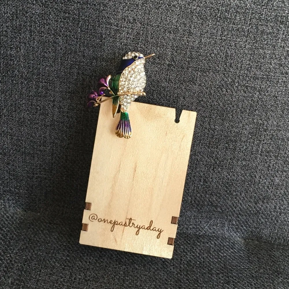 Fashion Rhinestone Hummingbird Brooch, Sparkly, Bling, Gold, Blue Gold - Image 7