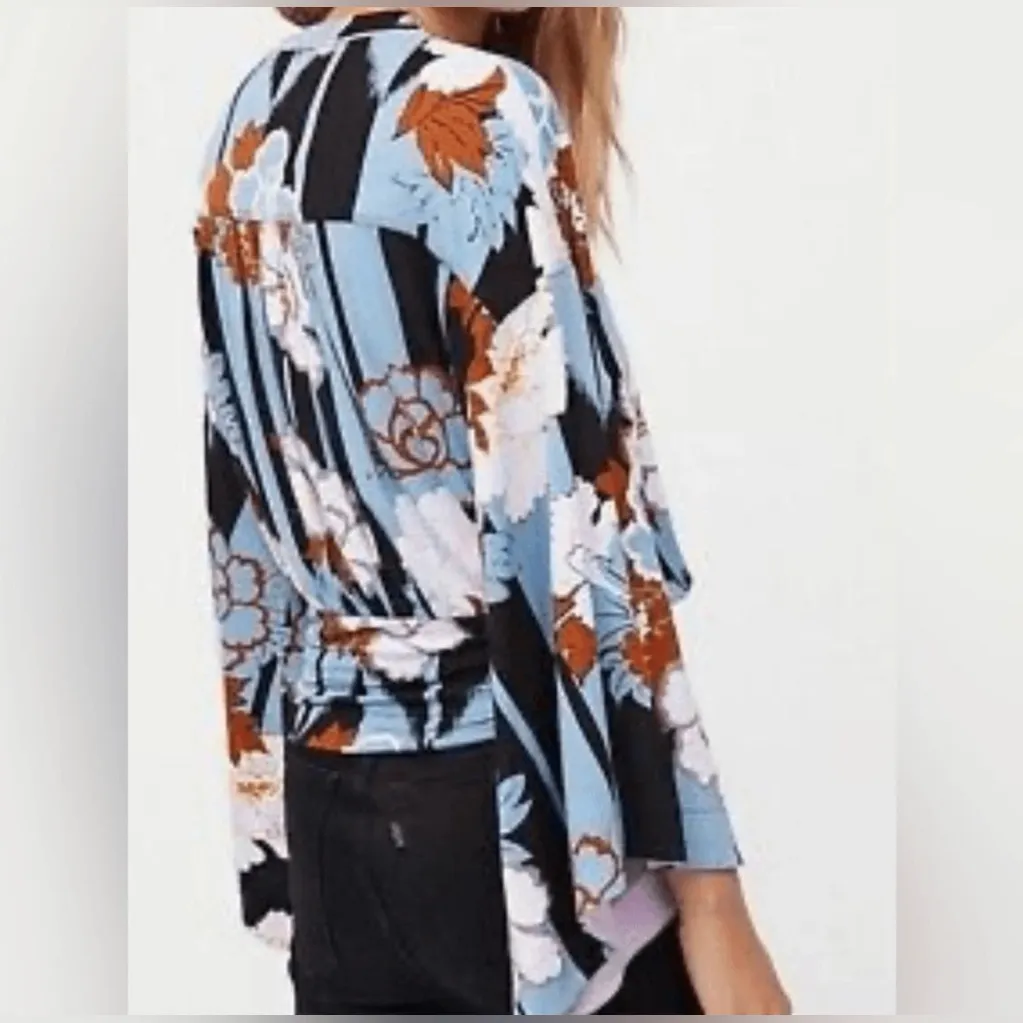 Free People Women's That's A Wrap Tie Front Top Blue Black Combo Size Small - Image 6