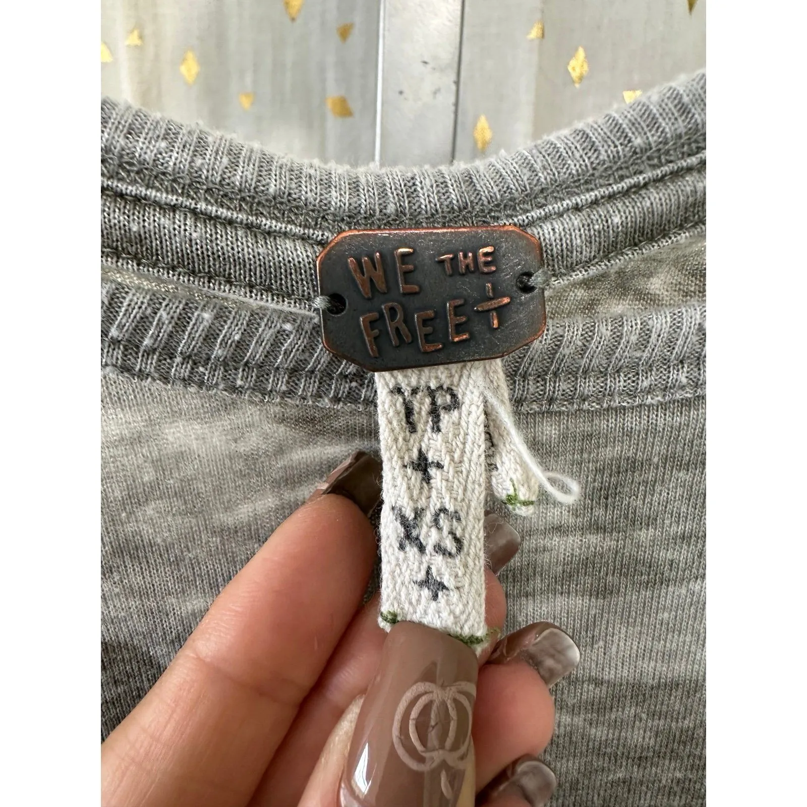 We The Free People Semi Sheer Army Camouflage Distressed Hi Lo Tee T-Shirt XS - Image 6