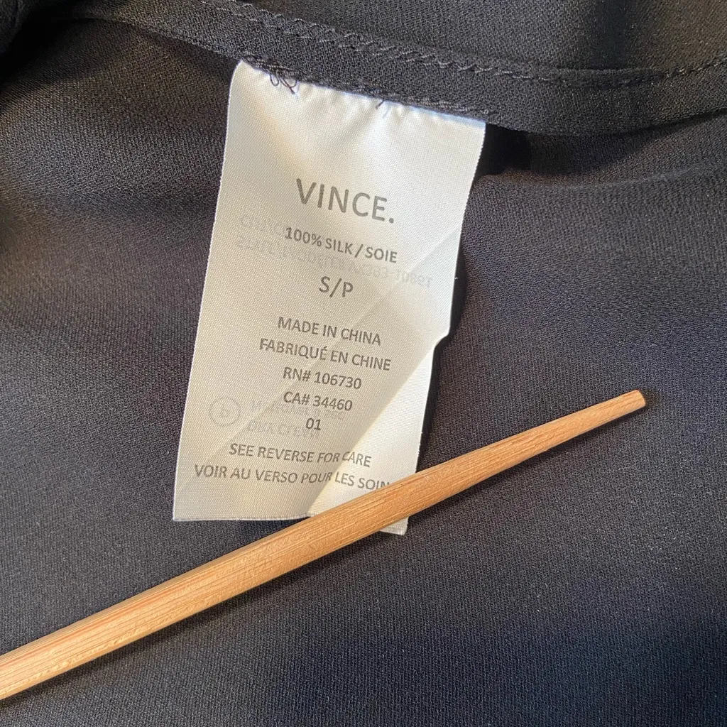 Vince Black Silk sleeveless, V-Neck‎ blouse size Small - Image 6