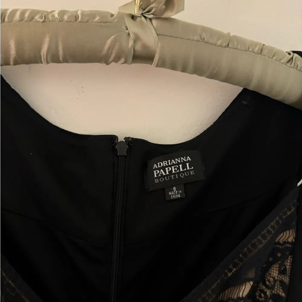 Gorgeous adrianna papell boutique size 6 black dress with lace detail - Image 5