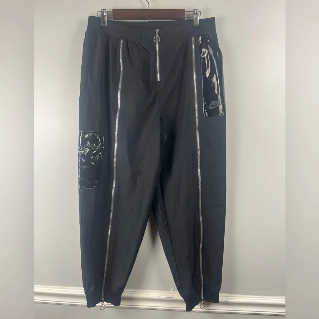 Nike Sportswear Women’s Icon Clash Woven Pants in black size large - Image 2