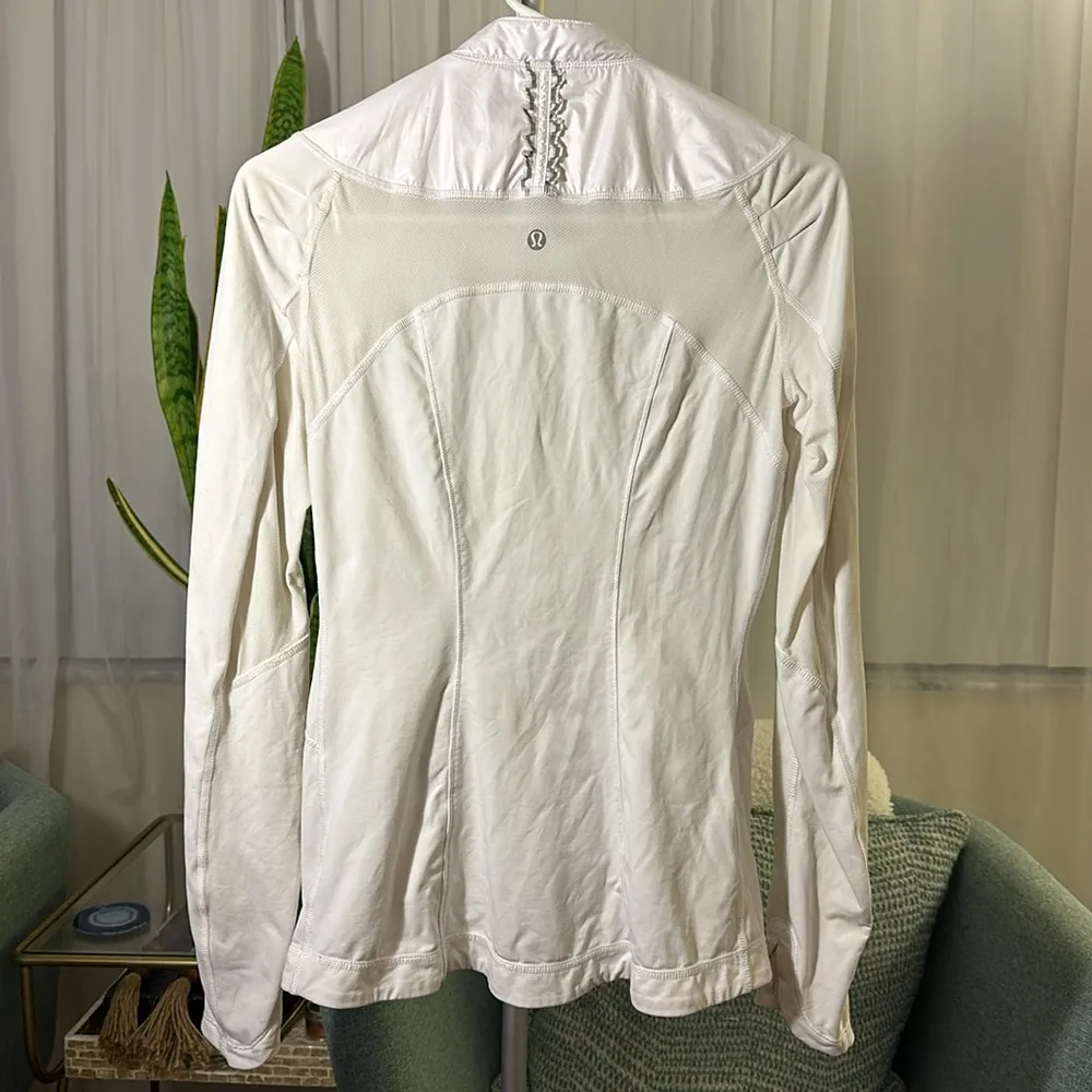 Lululemon breathable jacket white with asymmetrical zip collar to left size 6 - Image 10