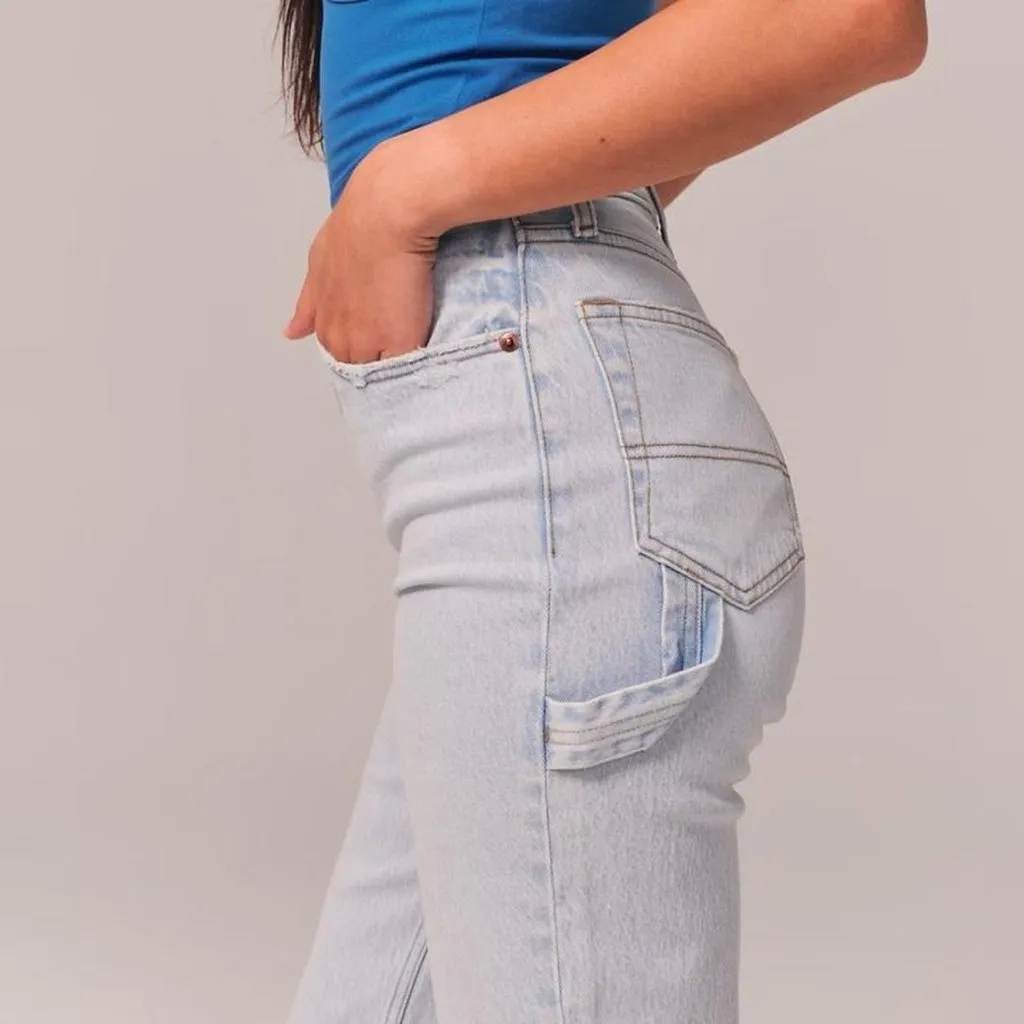 Abercrombie Women's Ultra High Rise 90s
Straight Carpenter Jean - Image 2