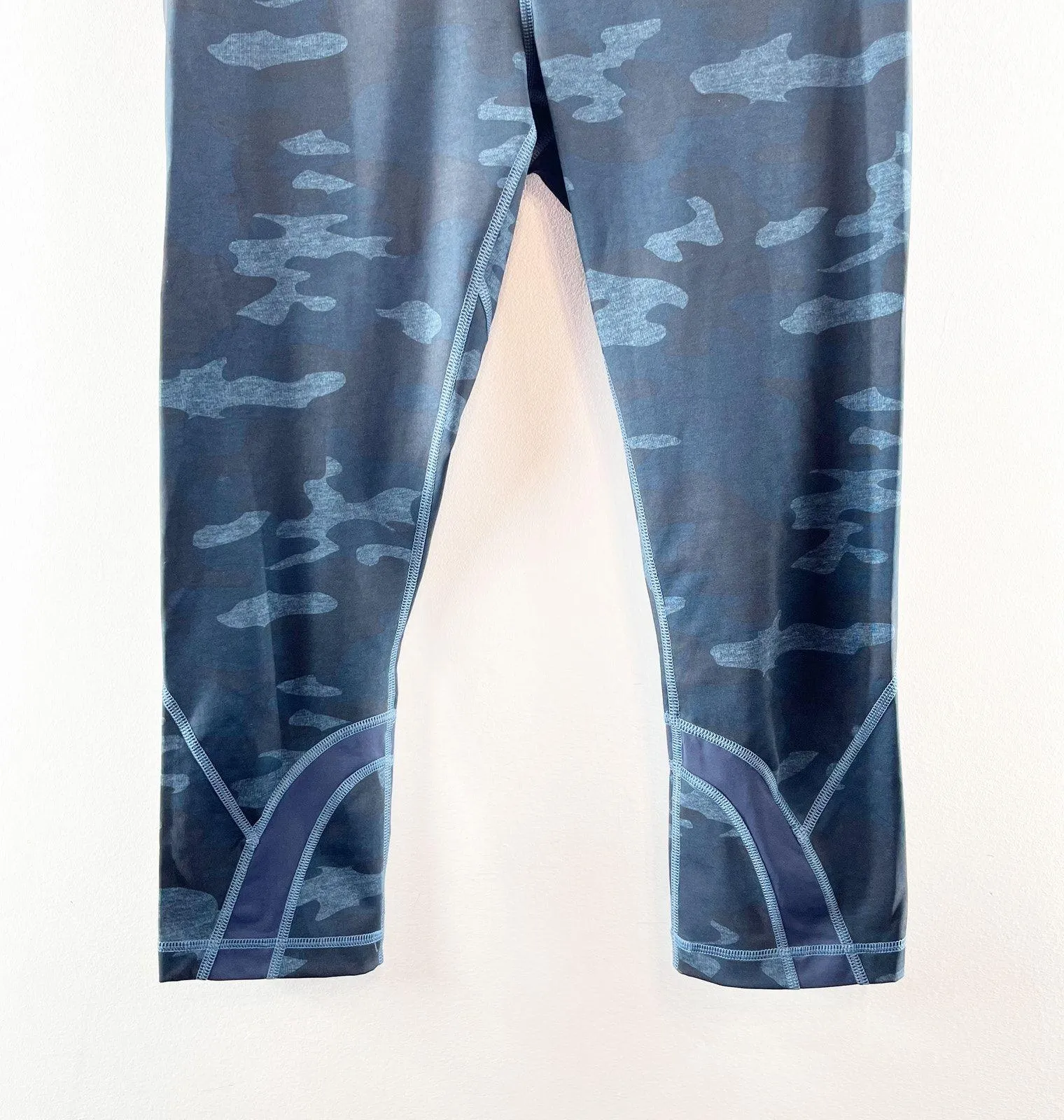 Lululemon Mid Rise Run Inspire Crop Camo Leggings Blue 8 - Image 6