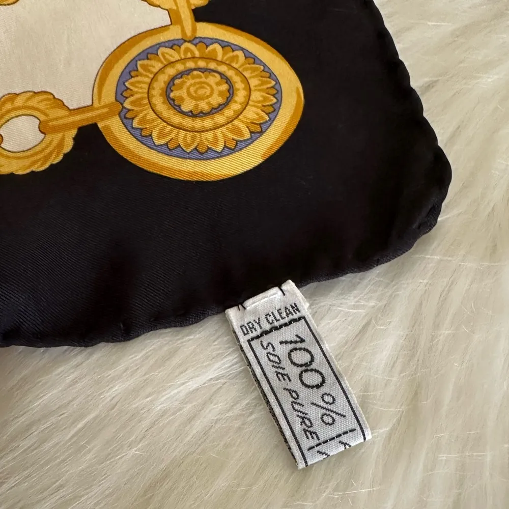 Auth Celine Scarve🧣 33x33 EUC - Image 3