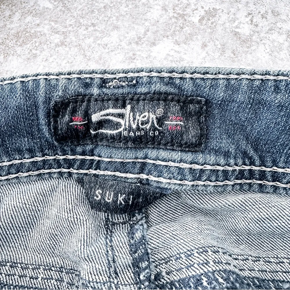 Silver Jeans Silver Light Wash Suki Capri Size 31 - Image 6