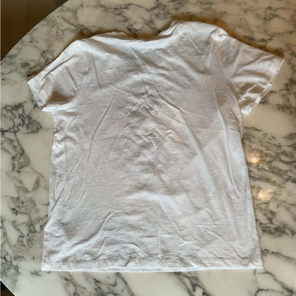 NWT J. Crew Short-sleeve dog with flowers graphic tee Sz L small seam separation - Image 9