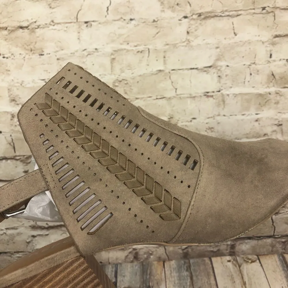 NEW Report Hanelli open toe ankle bootie taupe Size 10 - Image 4