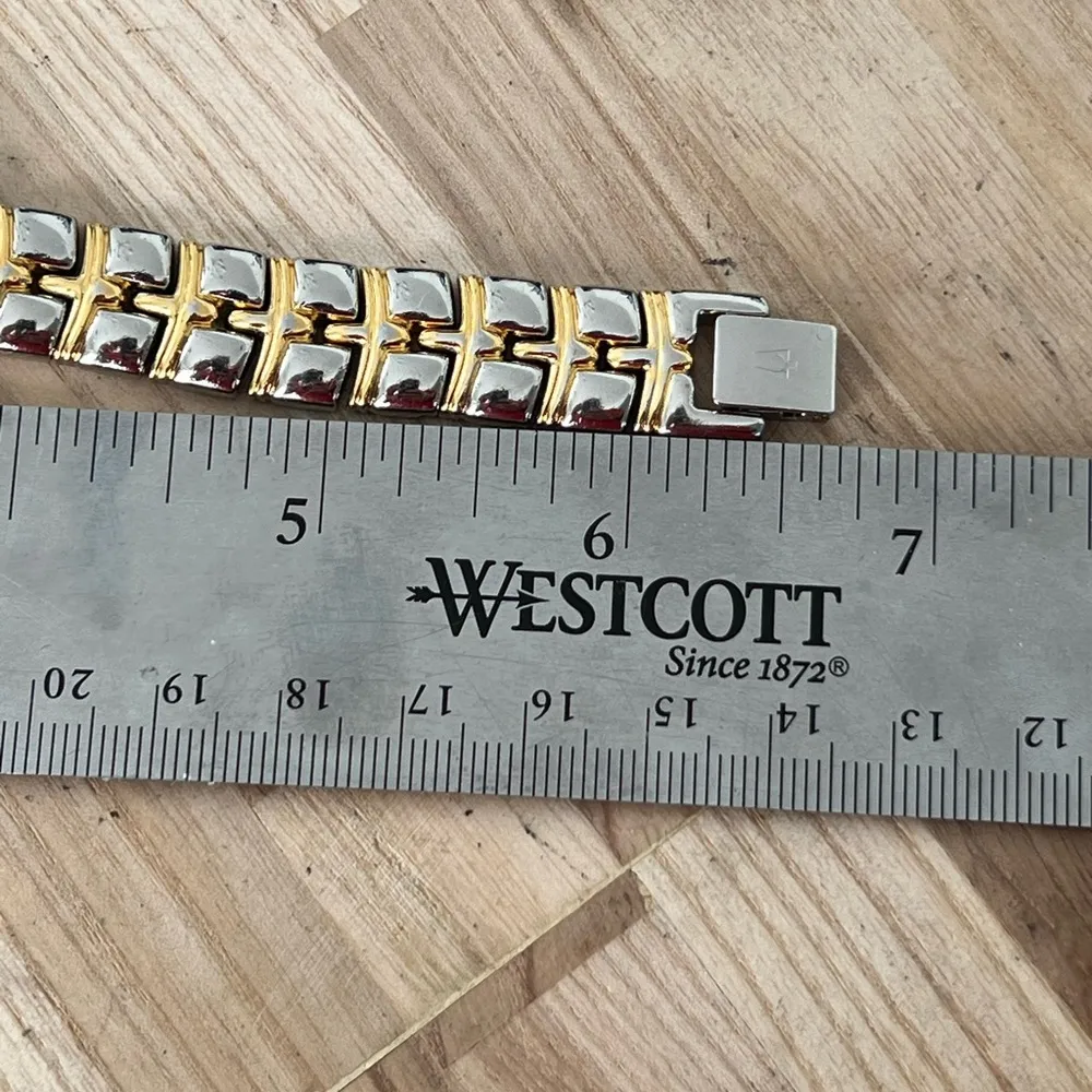 Bulova Pearl Dial Vintage Ladies Watch Two-Tone Bracelet New Crystal - Image 16