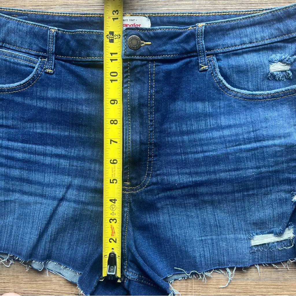 Wrangler Womens High Rise Vintage 3” Denim Shorts Distressed Size 16 - Image 3