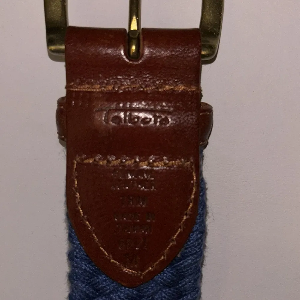 TALBOTS STYLISH BLUE WOVEN BELT
SIZE MEDIUM UNISEX 38” FROM TOP OF BUCKLE - Image 3