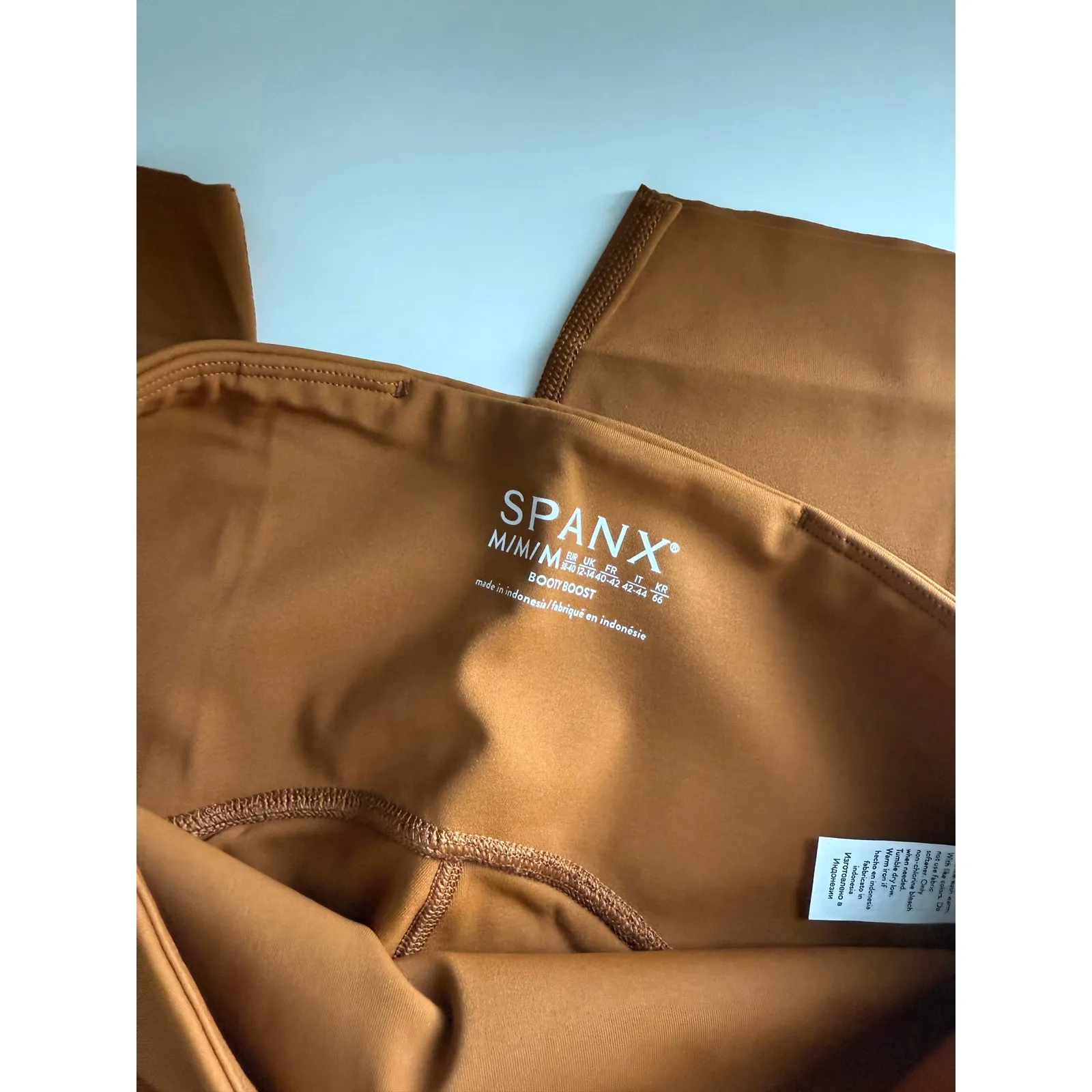 $98 New Spanx Booty Boost 7/8 Leggings - medium - Butterscotch - Image 3
