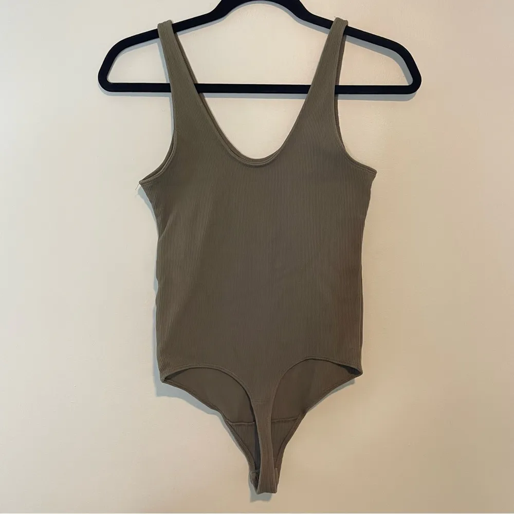 Abercrombie Seamless Rib Fabric Scoopneck Bodysuit Green Small - Image 8